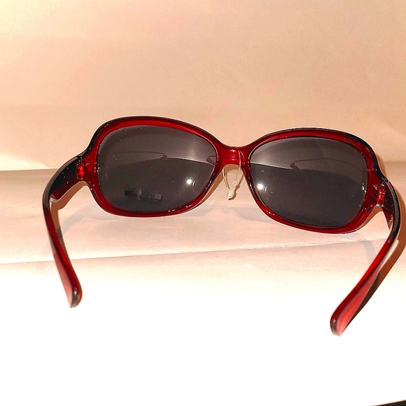 Womens Uv protection Red Frame Goggle w/black lens - Picture 3 of 3